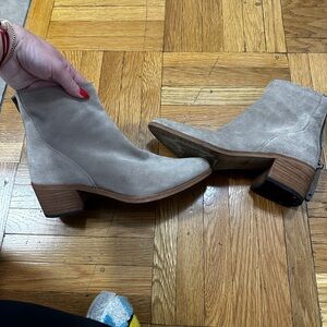 Dolce Vita Tan Ankle Boots Sleek Minimalist Design